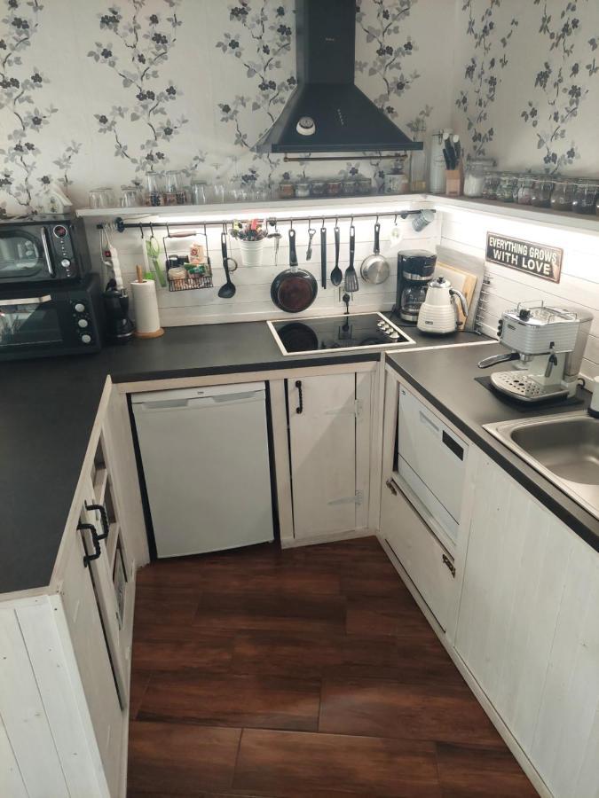 Apartman Aromasalon Trebic Bagian luar foto